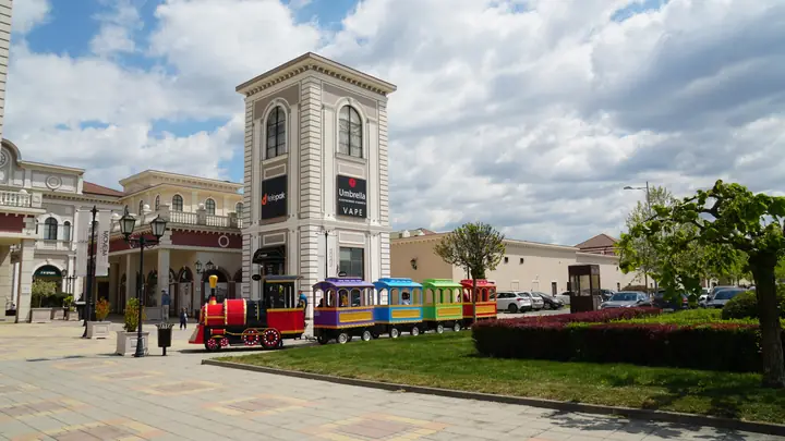 The clock tower and the kids' train at the outlet