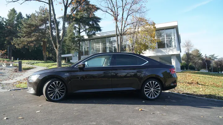 Škoda Superb / Mercedes E-Class